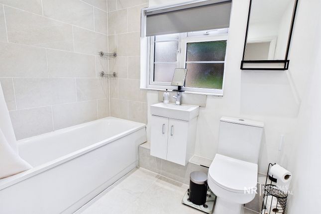 Hook Road, Surbiton photo 4