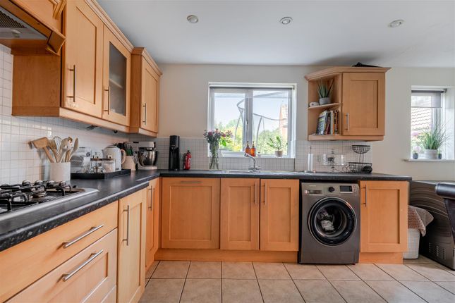 19, Lake View, Calne photo 4