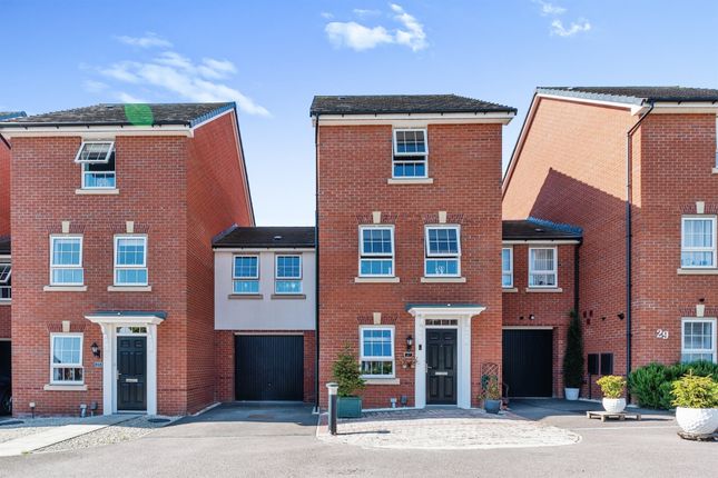 Town house for sale in Penrhyn Way, Grantham