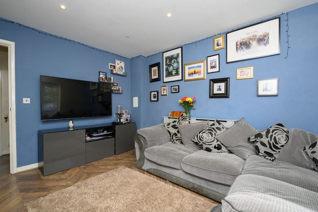 23, Longden Avenue, Row Town photo 3