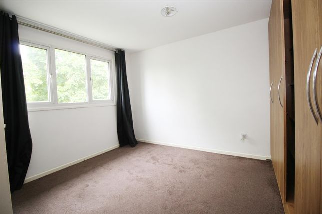 8, Tussock Close, Crawley photo 4