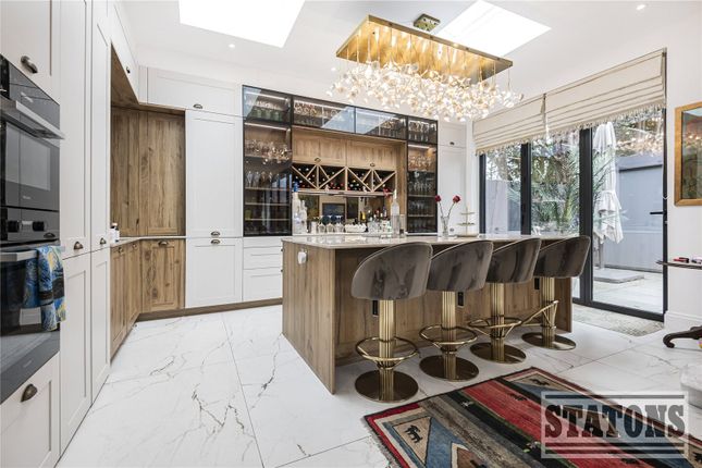 197, Friern Barnet Lane, London photo 3