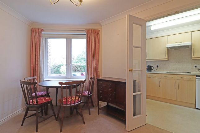 27 Linters Court, London Road, Redhill photo 5