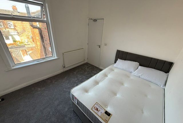 Room 3, Crewe photo 3