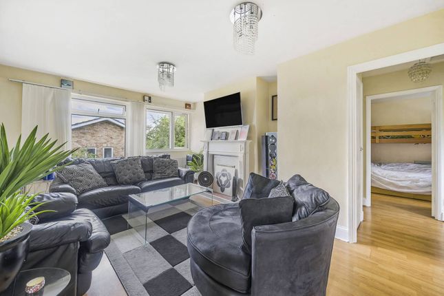 Thumbnail Maisonette for sale in Cranleigh Gardens, South Norwood, London