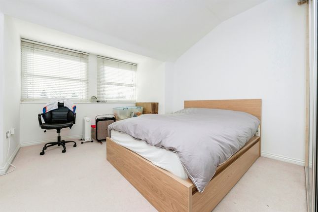 Flat for sale in Russet Drive, St.Albans