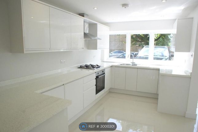 Kelvinbrook, West Molesey photo 3