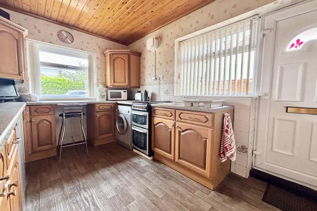 17, Cardinal Close, Leeds photo 2