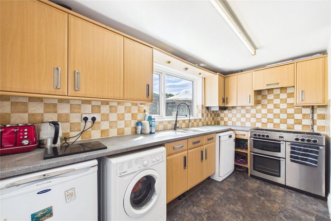 13, Bucknell Avenue, Reading photo 4