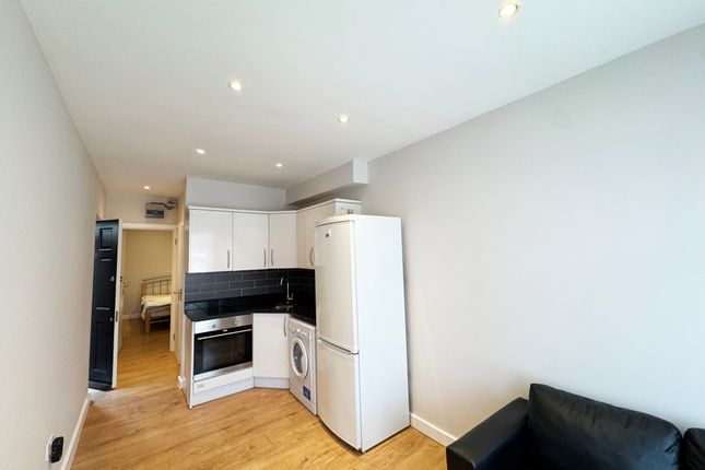 35, Ridge Hill, London photo 4