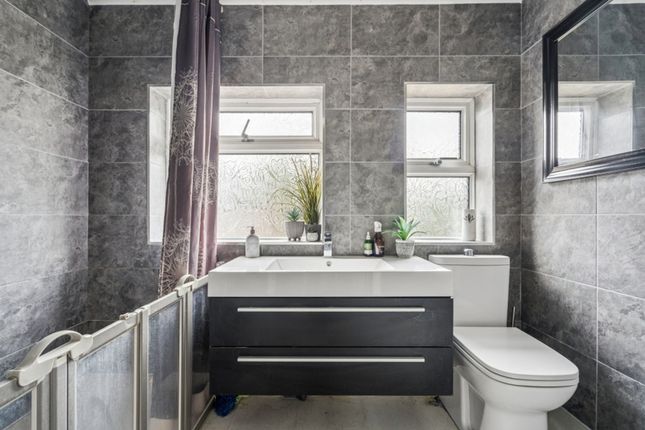 7 Maylands Road, Watford photo 4