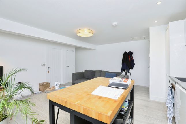 Apartment 10, Regent Court, Station Road, Doncaster photo 4