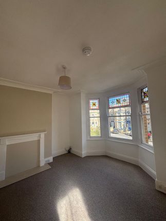 Flat 2 1 Lansdowne Crescent, Bridlington photo 3