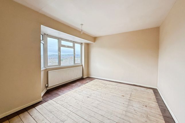 2, Hill Close, Stroud photo 4