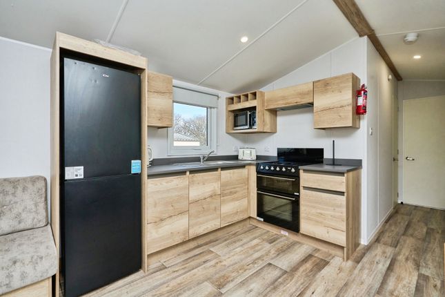 39 Oaklands,, Thorness Lane, Isle of Wight photo 2