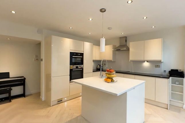 2, Cedar Court, Somerset Road, Wimbledon photo 2