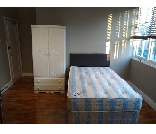 Room to rent in Bath Road, Chiswick/Turnham Green
