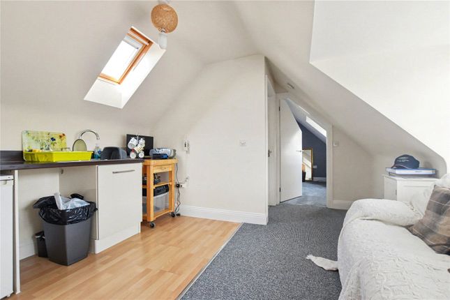 Flat 6, Monmouth Court,, Bindon Road, Somerset photo 4