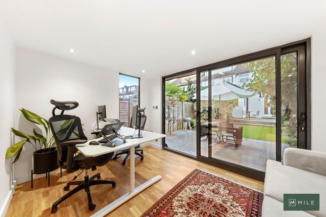 Flat for sale in Doyle Gardens, London