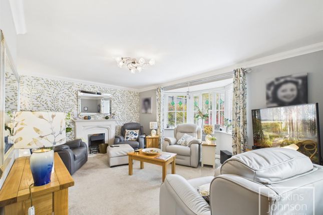 29, Heather Court, Treharris photo 4