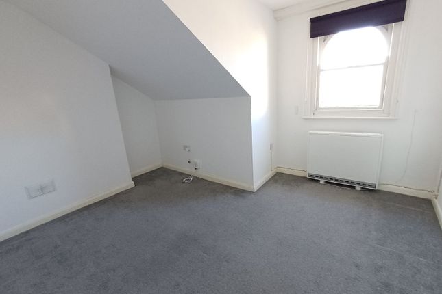 Flat 3, 122 High Street, Kent photo 4