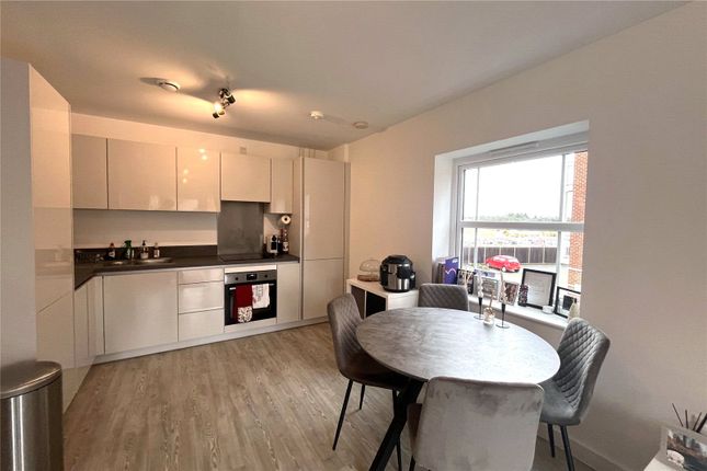 4 Acer House,, Woodlark Mews, Hampshire photo 4