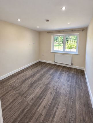 Aylsham Drive, Uxbridge photo 5