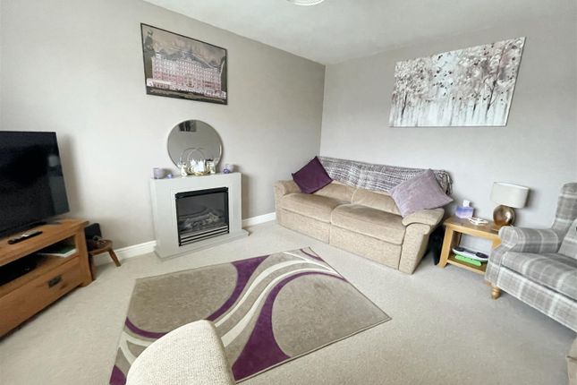 9, Maes Y Llewod, Carmarthen photo 2