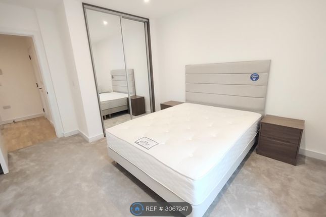 Flat, Sibley House Cedrus Avenue, Southall photo 2