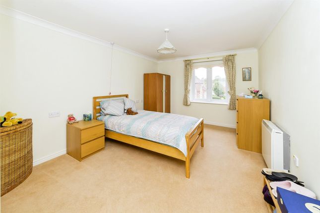 Flat 42, Linters Court, 101, London Road, Redhill photo 3