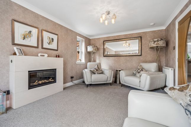 8, Lindsay Brae, Dunblane photo 2