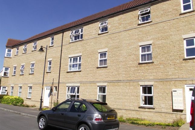 Thumbnail Flat to rent in Buzzard Road, Calne