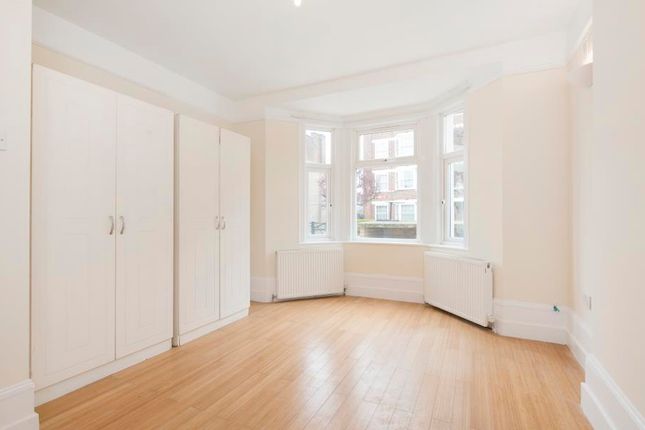 Flat to rent in Askew Road, London