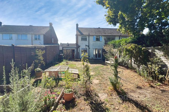 136, Field Way, Hampshire photo 2