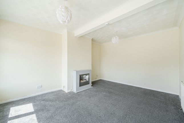 32, Northfield Way, Swindon photo 2