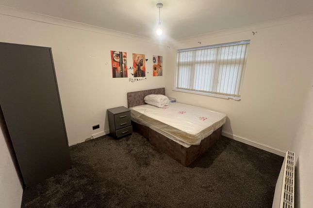 22 Malkit Close, Walsall photo 3