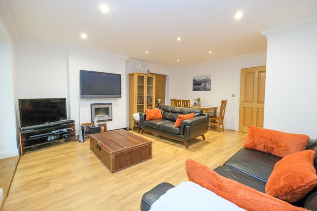8, Abbey Close, Orpington photo 2