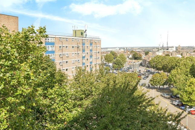 Flat for sale in Homemead Close, Gravesend, Kent