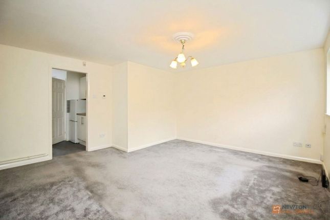136 Hereford Close, Leicester photo 4