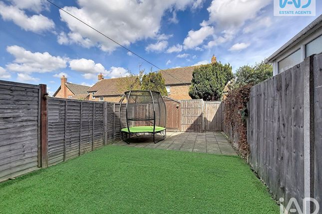 70, Albert Gardens, Harlow photo 4