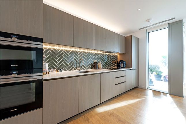 Flat for sale in City Road, London