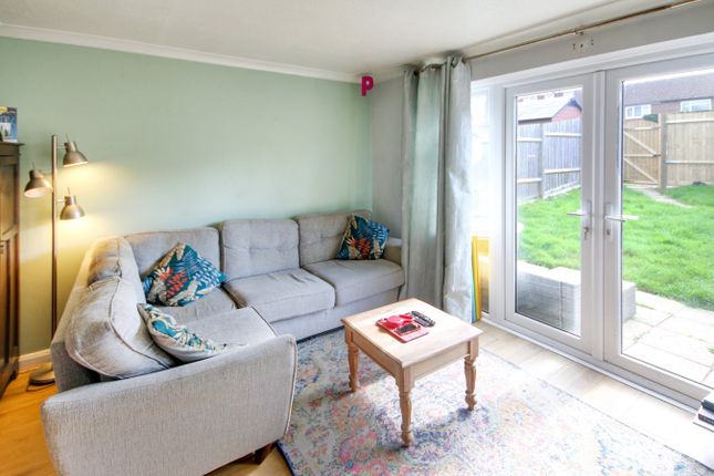 56, Estcots Drive, East Grinstead photo 3