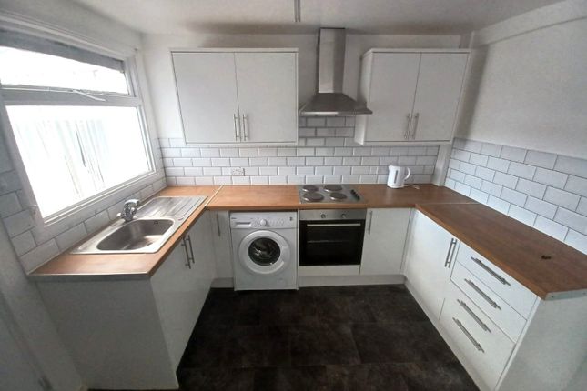 11, Farndale Gardens, West Yorkshire photo 2