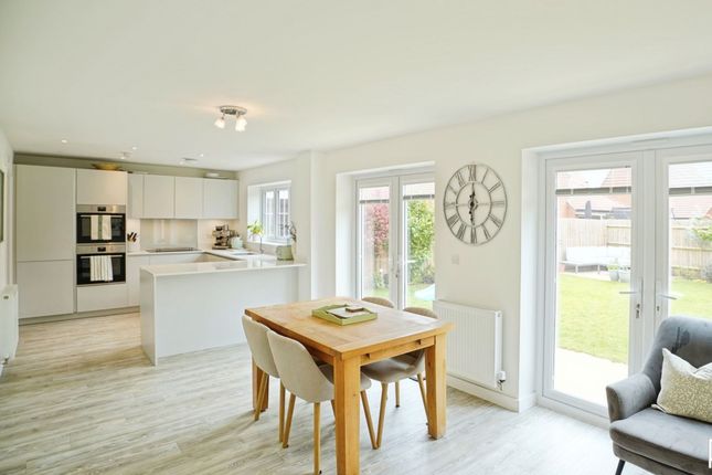 10 Bingley Close, Bishop's Stortford photo 2