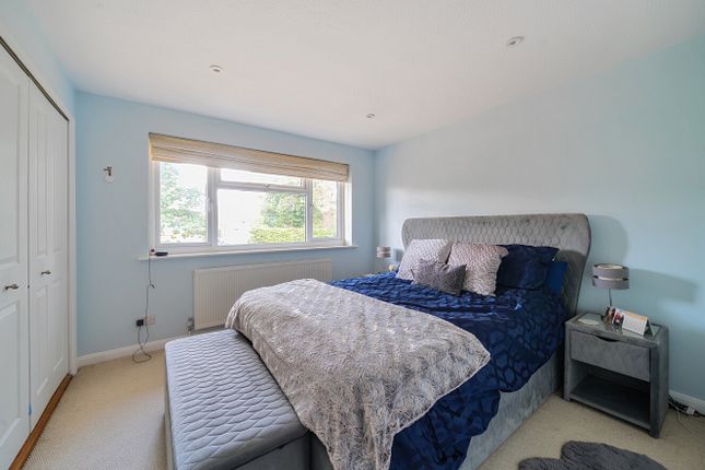25, Oak Tree Road, Bordon photo 4