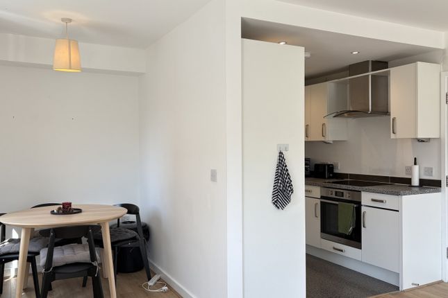 Flat 4, Conant House, 1 Pelling Street, LONDON photo 3
