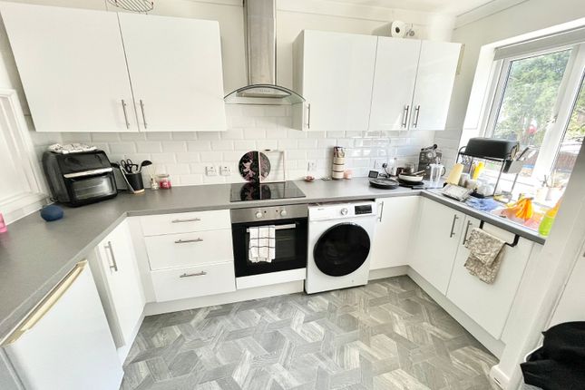 10, Woodford Court, Birchington photo 2