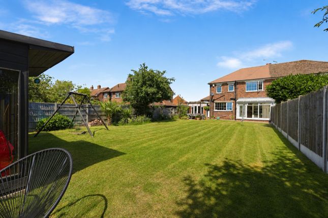 7, Gregg Hall Crescent, Lincolnshire photo 3