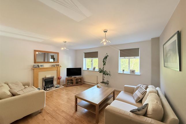 55, Crowswood Drive, Stalybridge photo 2