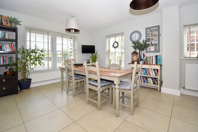 16 Mosscotts, Dunmow photo 4